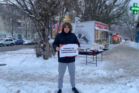 Самарская область. Комсомольские пикеты: "Медицина при капитализме: выживает кто побогаче!"