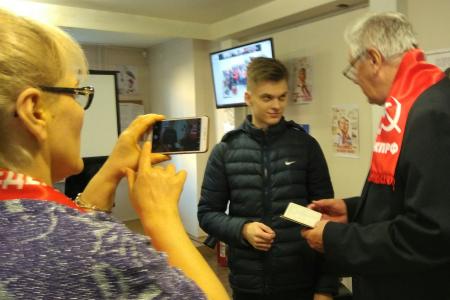 Коммунисты Новгородской области празднуют 103-ю годовщину Великого Октября