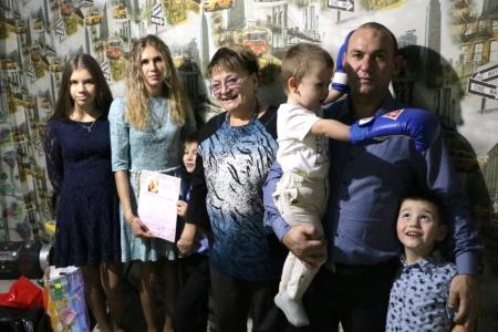 Саратовская область. В канун Дня матери Ольга Алимова посетила многодетные семьи