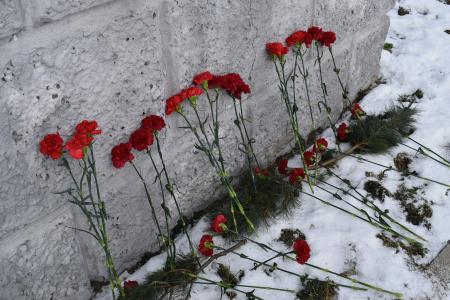 Магаданские коммунисты встречают праздник Великого Октября