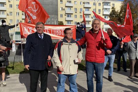 В Ростове участники пикета 7 ноября предложили отправить правительство на Колыму