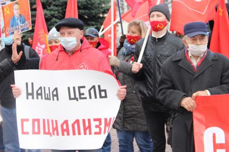 Под красными флагами КПРФ: праздничное шествие и митинг в Ярославле