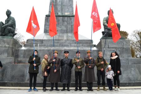 Севастопольцы отмечают 103-ю годовщину Великой Октябрьской социалистической революции