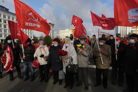 Коммунисты Калмыкии широко отметили 103-ю годовщину Великого Октября