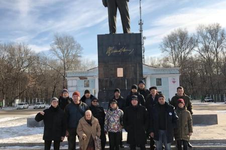 Хабаровский край. В Комсомольске-на-Амуре на 7 ноября коммунисты провели автопробег с красными знаменами и революционными песнями