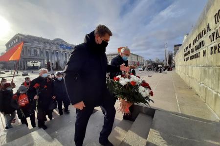 Свердловские коммунисты отметили 103 годовщину Великой Октябрьской социалистической революции