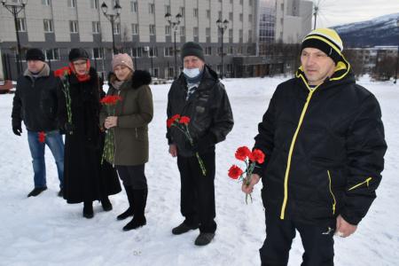 Магаданские коммунисты встречают праздник Великого Октября