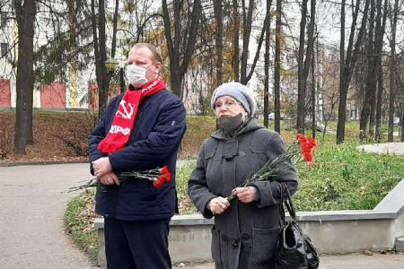 Иваново. Цветы революционеру и первому «красному» губернатору