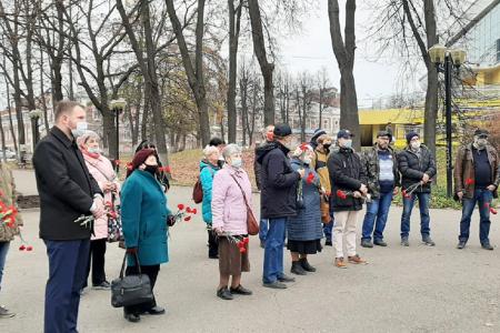 Иваново. Цветы революционеру и первому «красному» губернатору