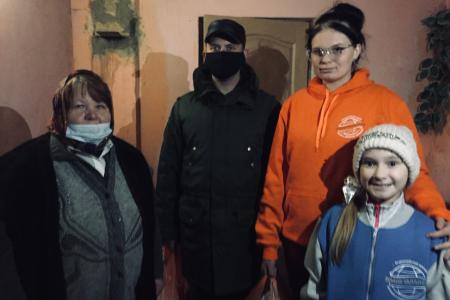 Севастопольские комсомольцы, коммунисты, представители ВЖС"Надежда России", участники конкурса "Земля талантов" провели доставку гуманитарной помощи нуждающимся сеьям