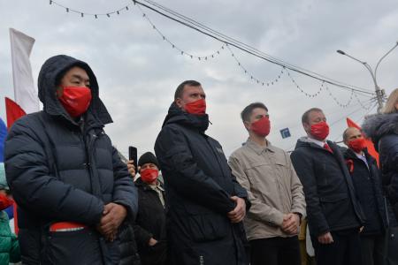 Новосибирские коммунисты празднуют годовщину Великого Октября