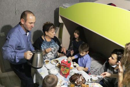 Саратовская область. В канун Дня матери Ольга Алимова посетила многодетные семьи