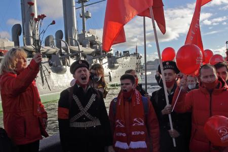 Санкт-Петербург. Ограничения не помешали коммунистам отметить годовщину Великого Октября