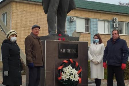 В Волгоградской области коммунисты отметили  годовщину Великого Октября