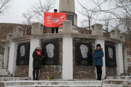 Коммунисты Забайкалья отдали дань уважения землякам-революционерам в День Великого Октября