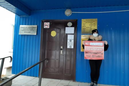 Комсомольцы Ивановской области провели серию одиночных пикетов