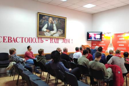 Севастопольцы отмечают 103-ю годовщину Великой Октябрьской социалистической революции
