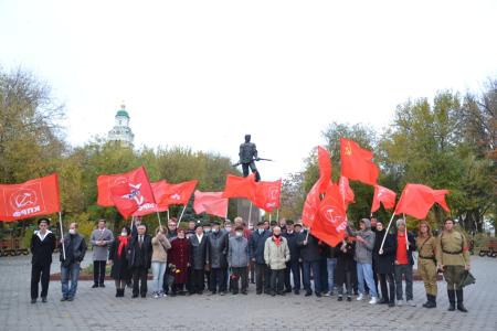 Астраханские коммунисты торжественно отметили 103-ю годовщину Великого Октября