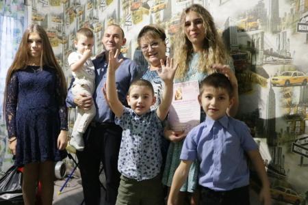 Саратовская область. В канун Дня матери Ольга Алимова посетила многодетные семьи