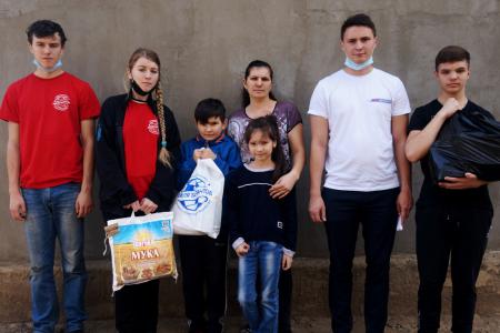 Многодетные и малоимущие семьи Ставрополья получили гуманитарную помощь при поддержке ЦК ЛКСМ РФ и депутата Госдумы В.Г. Позднякова