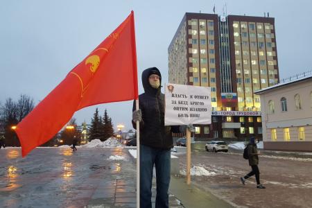 Комсомольцы Ивановской области провели серию одиночных пикетов