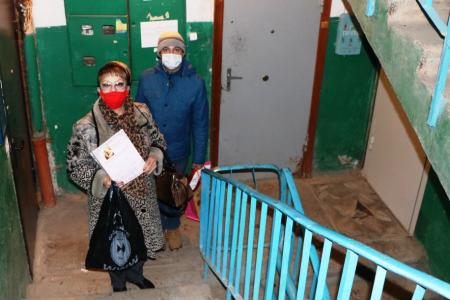 Саратовская область. В канун Дня матери Ольга Алимова посетила многодетные семьи