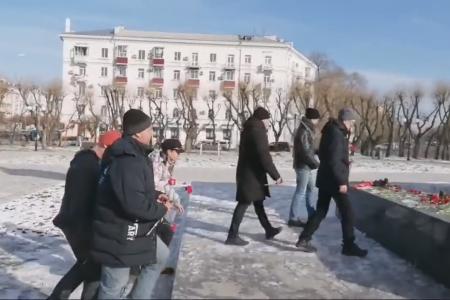 Хабаровский край. В Комсомольске-на-Амуре на 7 ноября коммунисты провели автопробег с красными знаменами и революционными песнями
