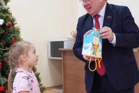 Курская область. Н.Н. Иванов в канун новогодних праздников посетил детские больницы