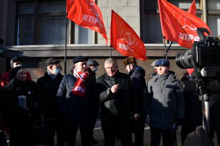 "Нет дистанту!". Встреча депутатов фракции КПРФ с избирателями
