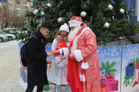 Коммунисты Волгограда поздравили горожан с Днем СССР и наступающим Новым годом