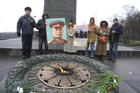 В канун новогодних праздников лидеру якутских коммунистов Виктору Губареву пришли письма от товарищей с Украины и Донбасса