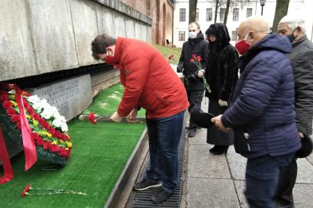Новгородские коммунисты отметили очередную годовщину со дня рождения И В Сталина