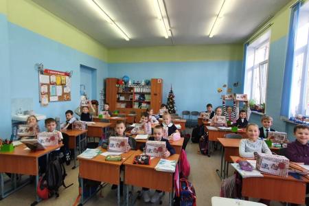 Комсомольцы Москвы поздравили столичных пионеров с наступающим Новым годом