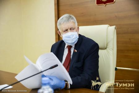 Республика Якутия. В Ил Тумэне предложили компенсировать детям войны расходы на протезирование зубов