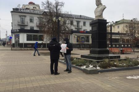 Комсомольцы Белгорода поддержали акцию ЦК КПРФ «Нет дистанту» одиночными пикетами