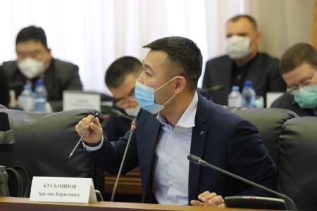 Глава фракции КРО КПРФ в Народном Хурале проинспектировал принадлежащий Республике Калмыкия племзавод