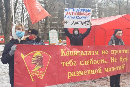 "Капитализм не простит тебе слабости!". В Ростове-на-Дону прошли акции протеста