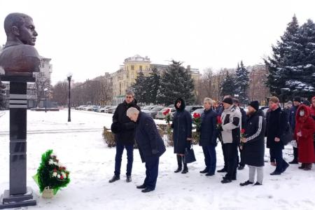 Делегация КПРФ во главе с К.К Тайсаевым в преддверии Нового 2021 года посетила Луганскую Народную Республику