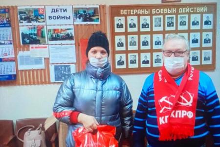 Московская область. Подмосковные коммунисты дарят радость детям в канун Нового года