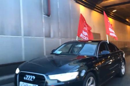 Коммунисты провели автопробег по улицам Москвы