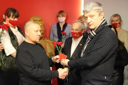Ярославская область. Красные гвоздики товарищу Сталину