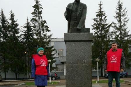 Новгородские коммунисты отметили очередную годовщину со дня рождения И В Сталина
