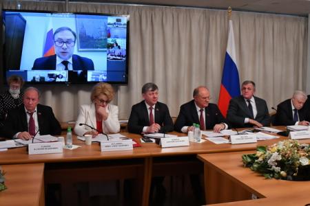 Народ против дистанта!