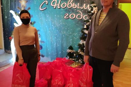 Московская область. Подмосковные коммунисты дарят радость детям в канун Нового года