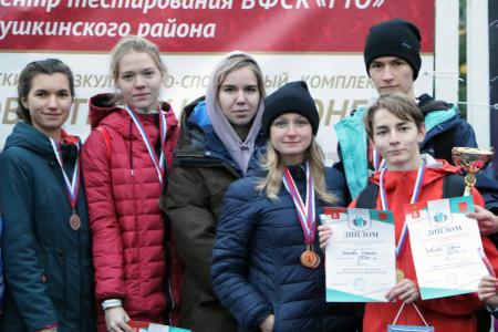 Жители Павловска (г. Санкт-Петербург) бьют тревогу: стадион на территории старейшего Павловского парка под угрозой закрытия!
