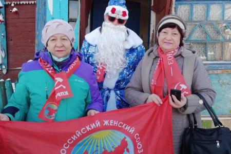 Тамбовская область. Активисты ВЖС "Надежда России" поздравили с Новым Годом семьи Инжавинского района