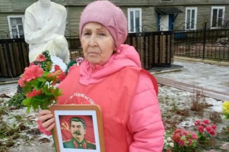 Новгородские коммунисты отметили очередную годовщину со дня рождения И В Сталина