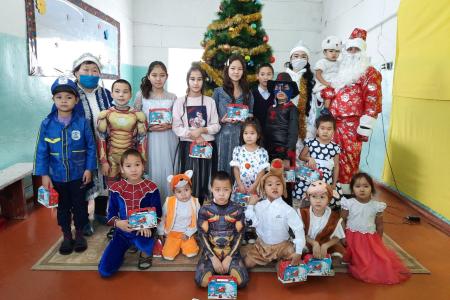 Республика Тыва. Коммунисты организовали праздник для детей в Кызыле