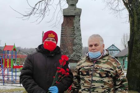 Новгородские коммунисты отметили очередную годовщину со дня рождения И В Сталина