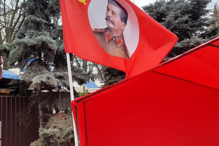 "Капитализм не простит тебе слабости!". В Ростове-на-Дону прошли акции протеста